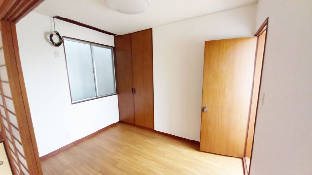 西九条町２　Ａの洋室