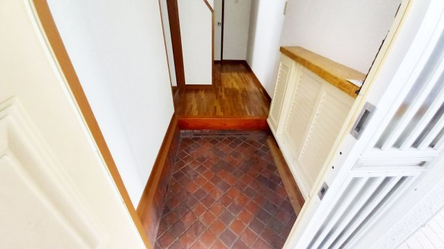 西九条町２　Ａの玄関