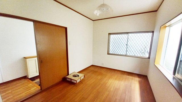 西九条町２　Ａの洋室