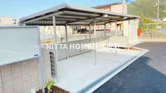 丹波市柏原町南多田のアパートのその他共用部分|屋根付きの駐輪場です＊