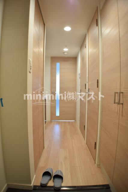 プレサンス玉造駅前ルージュの玄関