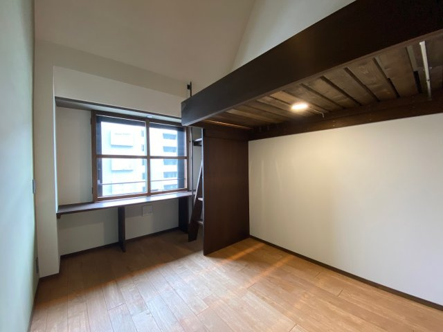 シェアハウスOttO（オット）の寝室|ベッド下のスペースを有効活用できます。