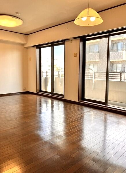 パークハウスガーデン梅園北館の居間・リビング