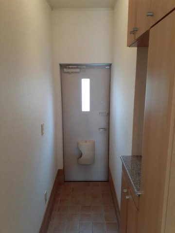 アーデント・サピー壱番館の玄関|シューズボックス付きの玄関です☆