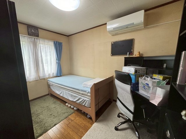 野田市日の出町　中古戸建　平成7年築の子供部屋|6帖洋室、床に補強が入っていてピアノも使用できます