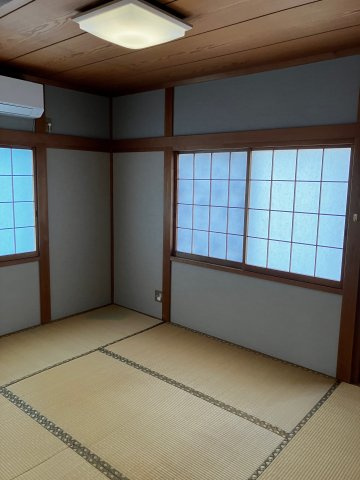 野田市日の出町　中古戸建　平成7年築の和室|2階和室は壁紙もリフォーム済み