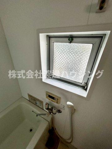 メゾンチサトのその他|浴室にも換気窓付いてます