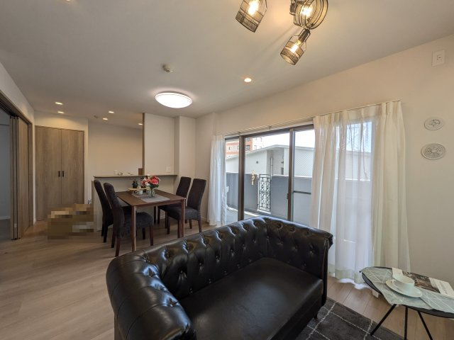 【居間・リビング】 | ☆ホームステージングしています。家具は撮影用です。