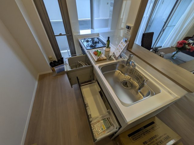 【キッチン】 | リビングで遊ぶお子様を見守りながらお料理ができる対面キッチン