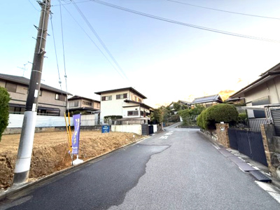 【前面道路含む現地写真】 | 【プレイワーク星和台上松】常盤小・建築条件なし・更地渡し・土地48坪・岸和田市上松町 | 前面道路含む現地写真です