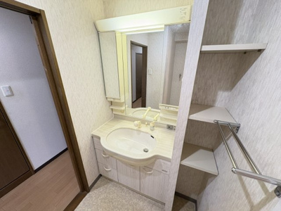 【洗面所】 | プリマヴェーラ | 明るい洗面所です