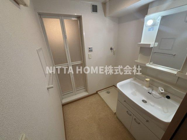 京丹後市峰山町杉谷のアパートの独立洗面台|シャワー付きの洗面台朝の準備も楽々です♪
