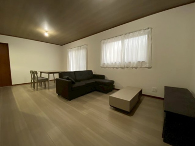 【居間・リビング】 | 【プレイワーク伯太町2丁目・中古戸建】伯太小・平成23年建築・4LDK | 使いやすいリビングです