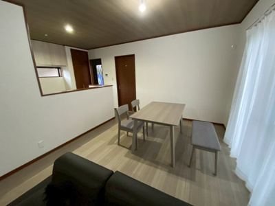 【居間・リビング】 | 【プレイワーク伯太町2丁目・中古戸建】伯太小・平成23年建築・4LDK | ゆったりとしたリビングです