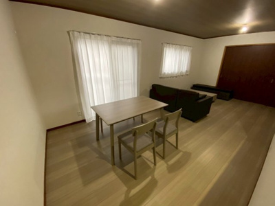 【居間・リビング】 | 【プレイワーク伯太町2丁目・中古戸建】伯太小・平成23年建築・4LDK | 居間です