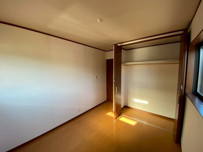 【洋室】 | 【プレイワーク伯太町2丁目・中古戸建】伯太小・平成23年建築・4LDK | ゆったりした洋室です