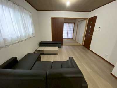 【居間・リビング】 | 【プレイワーク伯太町2丁目・中古戸建】伯太小・平成23年建築・4LDK | 居間です