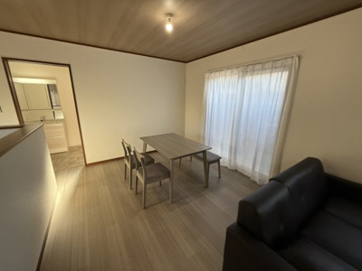 【居間・リビング】 | 【プレイワーク伯太町2丁目・中古戸建】伯太小・平成23年建築・4LDK | 使いやすい居間です