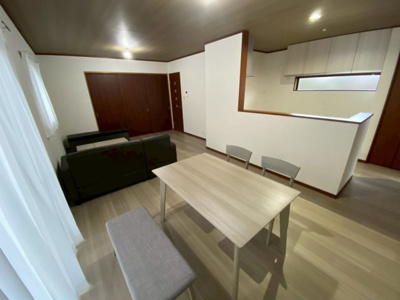 【居間・リビング】 | 【プレイワーク伯太町2丁目・中古戸建】伯太小・平成23年建築・4LDK | 居間です