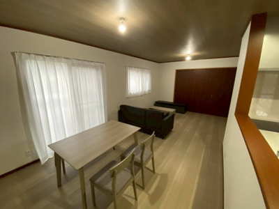 【居間・リビング】 | 【プレイワーク伯太町2丁目・中古戸建】伯太小・平成23年建築・4LDK | 使いやすい居間です