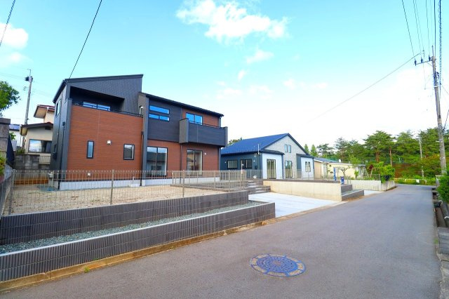 新築戸建・建売　福島市蓬莱町五丁目　BLOOMING GARDEN　全2棟の前面道路含む現地写真