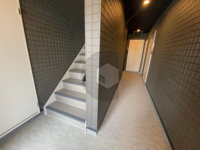 東大阪市荒本２丁目のハイツのロビー