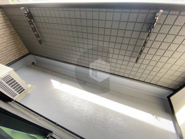 東大阪市荒本２丁目のハイツのバルコニー