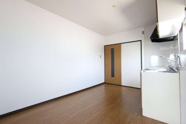 アベニュー服部の居間・リビング