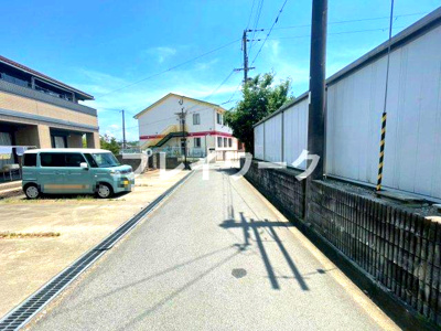 【前面道路含む現地写真】 | 緑が丘小・南東向き・土地51.4坪・建築条件なし・三木市緑が丘町西4丁目 | 前面道路含む現地写真です