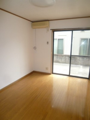 レジデンス川本A棟の洋室|使い勝手のいい洋室です