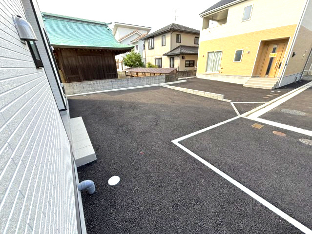 クレイドルガーデン筒井2号棟　松前町筒井第4-2号棟(全4棟)　新築建売分譲2号棟の駐車場|車をお持ちの方に嬉しい駐車場付きの物件です