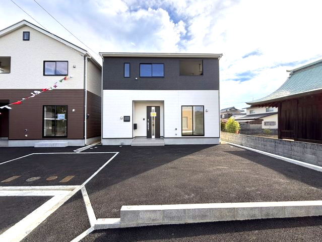 クレイドルガーデン筒井2号棟　松前町筒井第4-2号棟(全4棟)　新築建売分譲2号棟の駐車場|駐車場があるので、車を買う予定の方も安心です