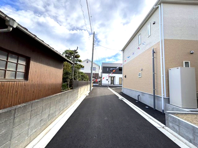 クレイドルガーデン筒井3号棟　松前町筒井第4-3号棟(全4棟)　新築建売分譲3号棟の前面道路含む現地写真|前面道路含む現地写真です