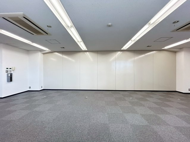 雁宿中埜ビルの内装