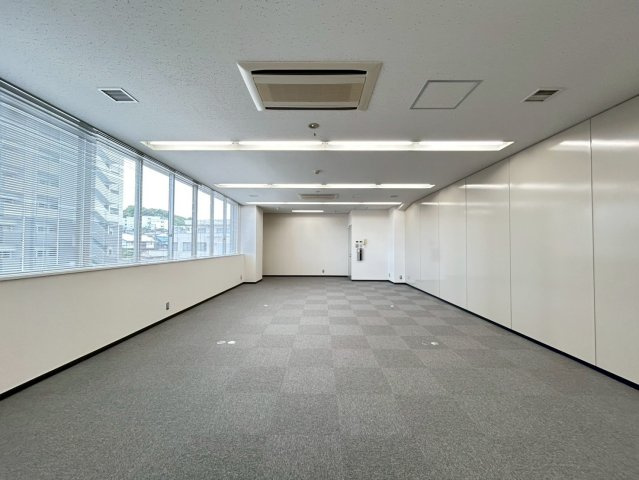 雁宿中埜ビルの内装
