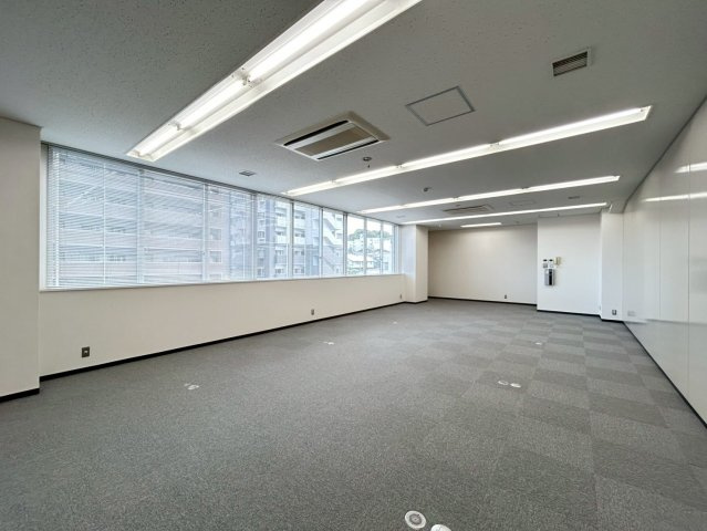 雁宿中埜ビルの内装