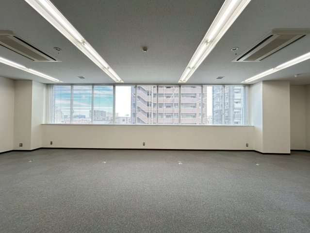 雁宿中埜ビルの内装