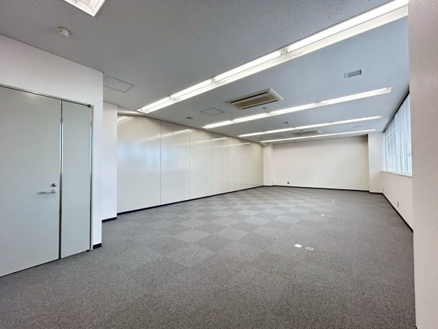 雁宿中埜ビルの内装