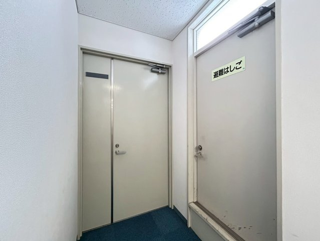 雁宿中埜ビルの内装
