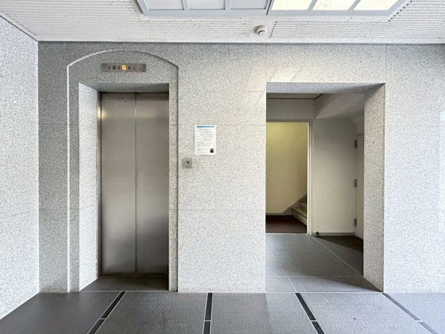 雁宿中埜ビルの内装