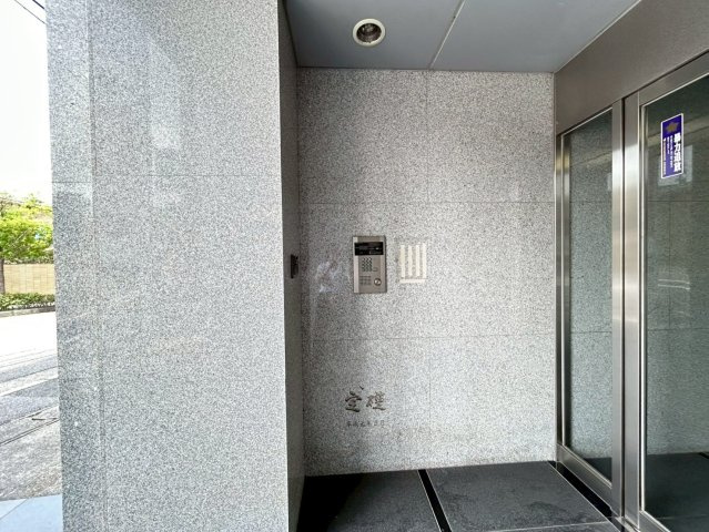 雁宿中埜ビルのエントランス