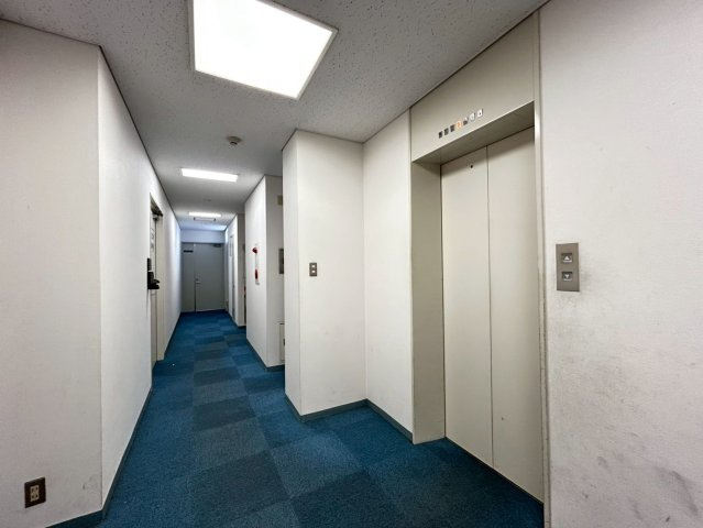 雁宿中埜ビルの内装