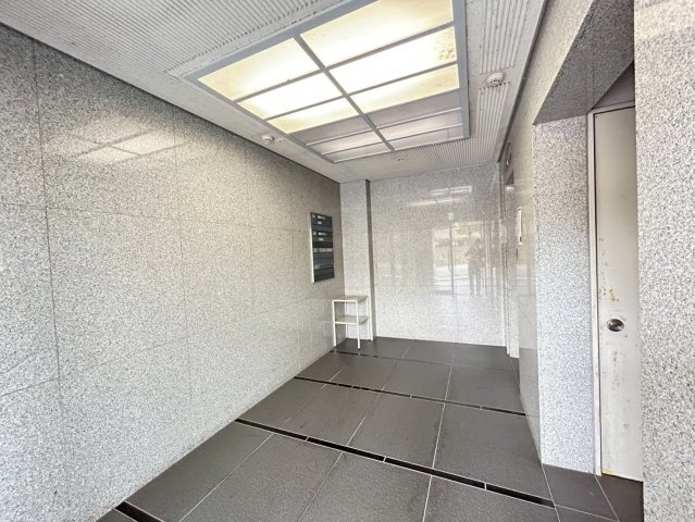 雁宿中埜ビルの内装