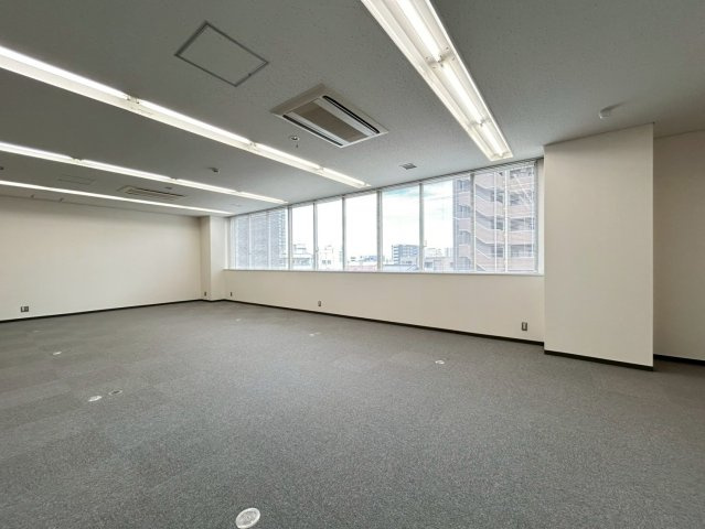 雁宿中埜ビルの内装