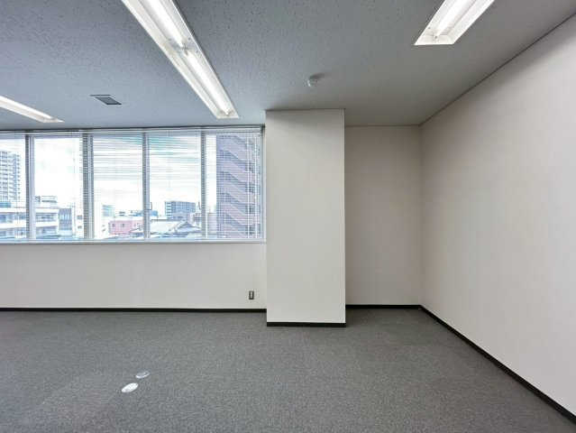 雁宿中埜ビルの内装