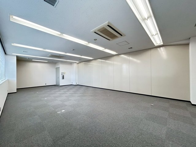 雁宿中埜ビルの内装