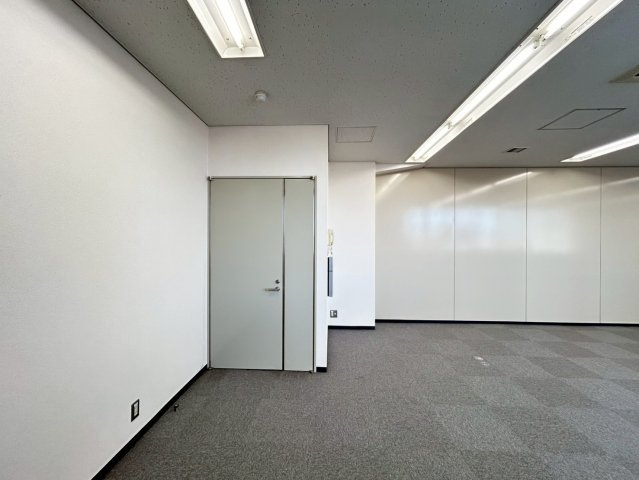 雁宿中埜ビルの内装