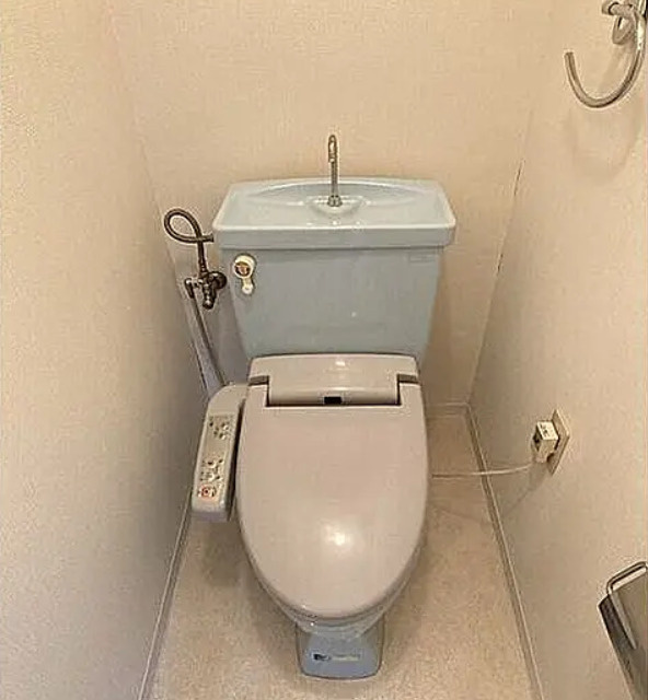 名古屋市守山区松坂町　収益マンションのトイレ