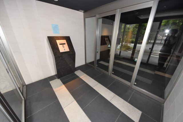 プレサンス難波セレクトのエントランス