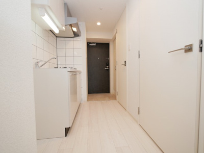 【玄関】 | エスリード新大阪グランファースト | 収納もある玄関です